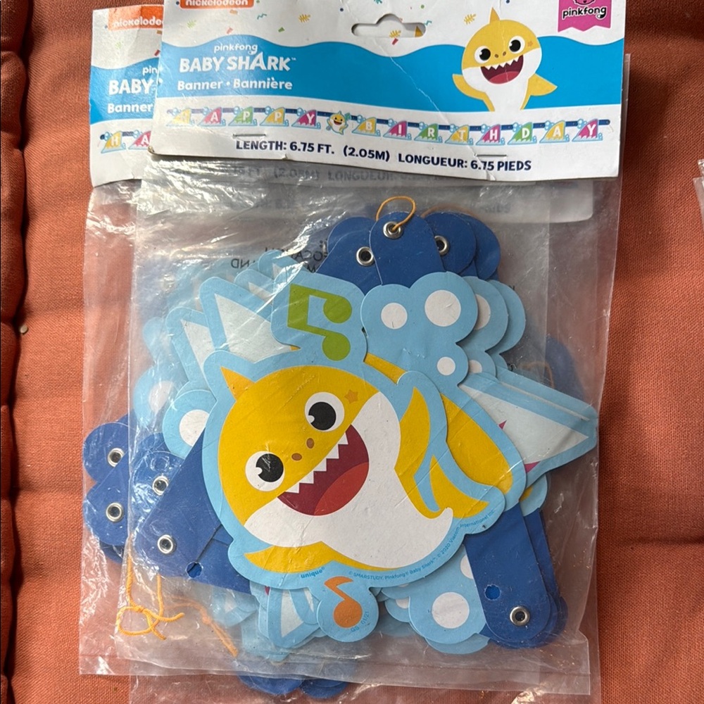 Baby Shark Party Supplies Set - Picture 6 of 7
